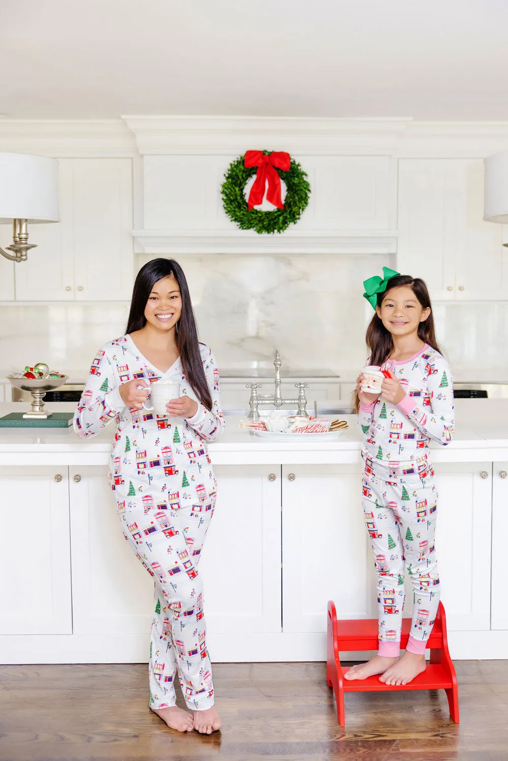 Coastal Living Lounge Set (Women's) - Merry Little Main Street with Worth Avenue White