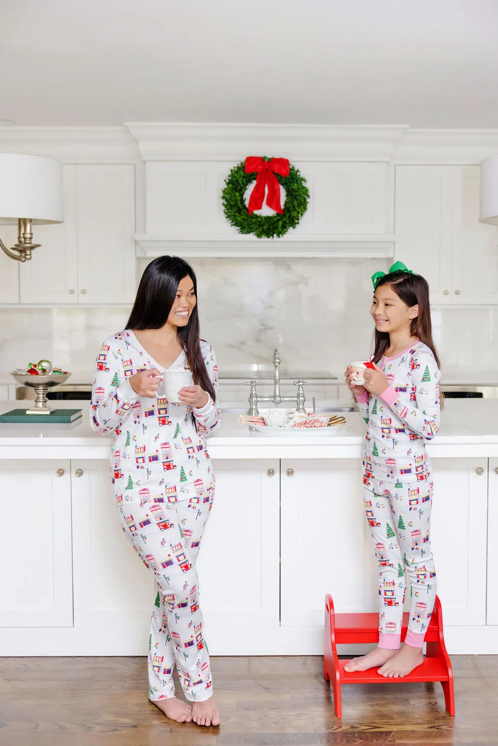 Coastal Living Lounge Set (Women's) - Merry Little Main Street with Worth Avenue White