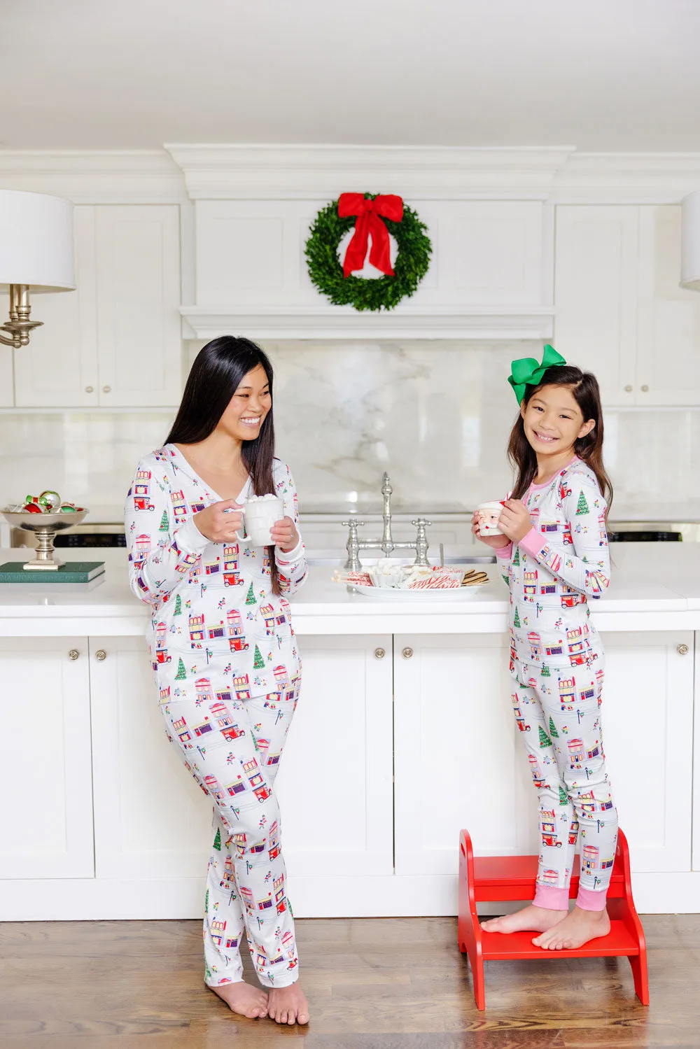 Coastal Living Lounge Set (Women's) - Merry Little Main Street with Worth Avenue White