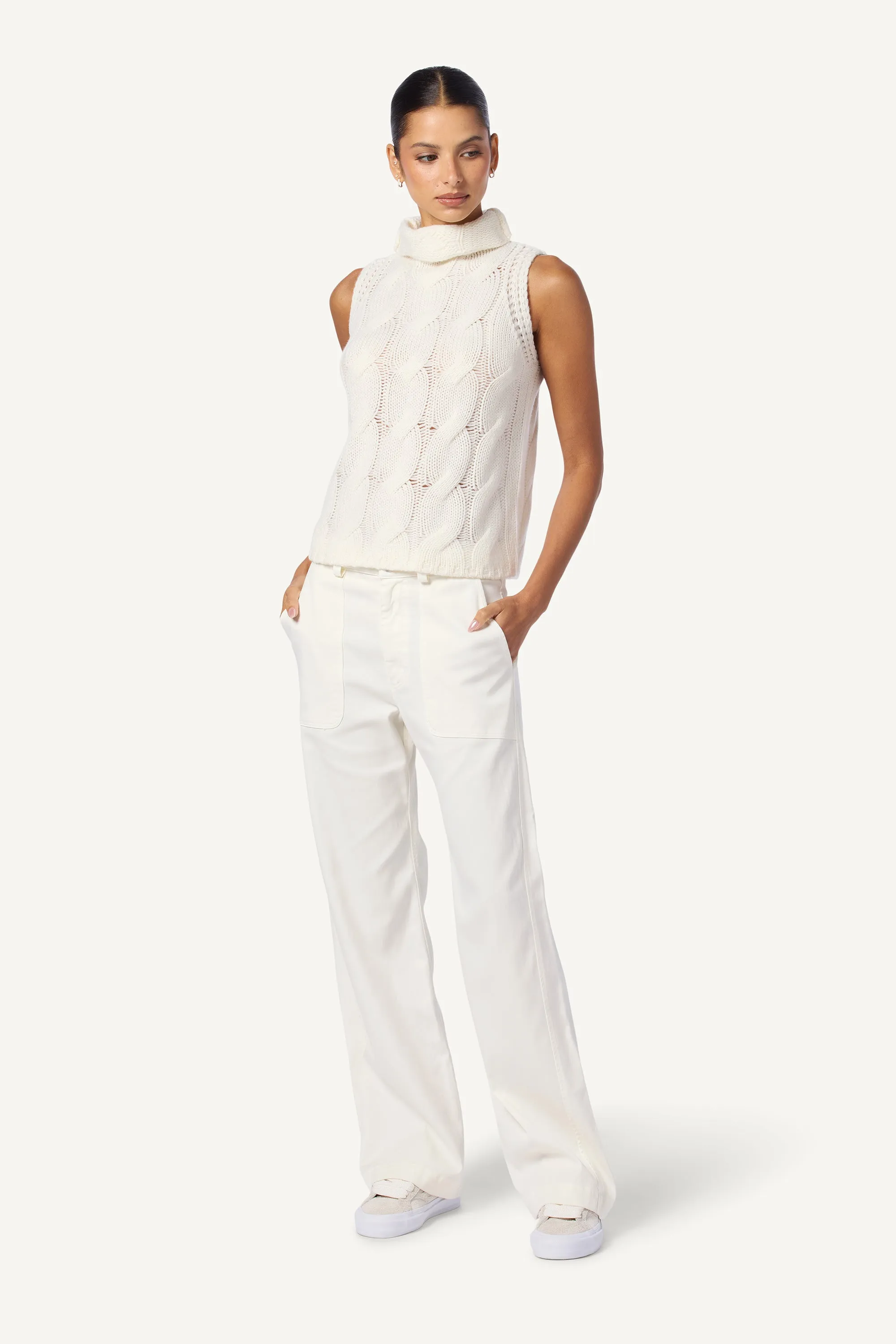 SAIGEY CASHMERE CABLE KNIT SLEEVELESS TURTLENECK  | GARDENIA